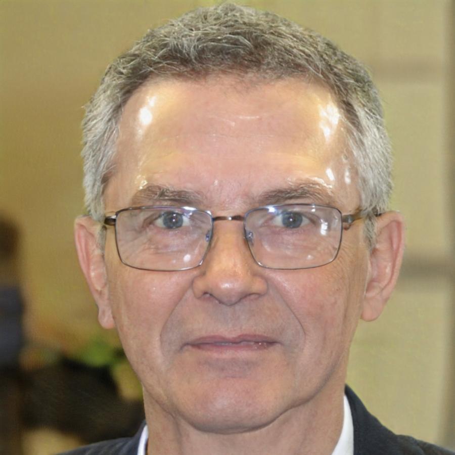 Ritratto professionale di Lazzaro Boschetti, coordinatore tecnico e specialista in configurazioni per sicurezza AI